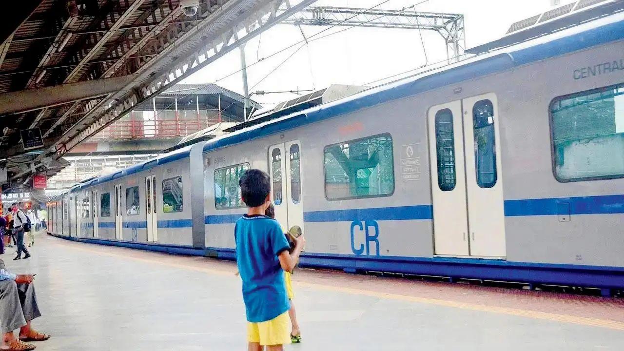 Teen who left home over mobile phone dispute rescued by railway police